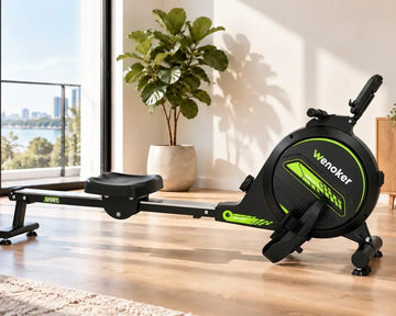 Wenoker H300 Magnet-Rudergerät mit roten Akzenten in einer modernen, sonnendurchfluteten Home-Gym-Ecke im Wohnzimmer für leises Cardio-Training in der Wohnung.